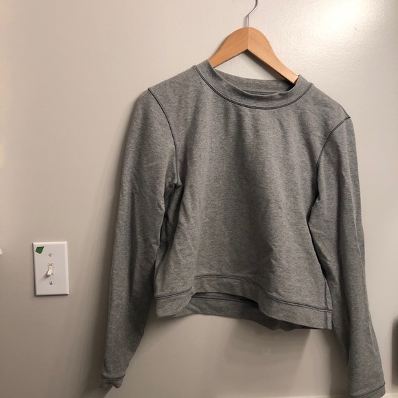 lululemon athletica Tops - 🔮2 for $100🔮Lululemon grey cropped sweatshirt